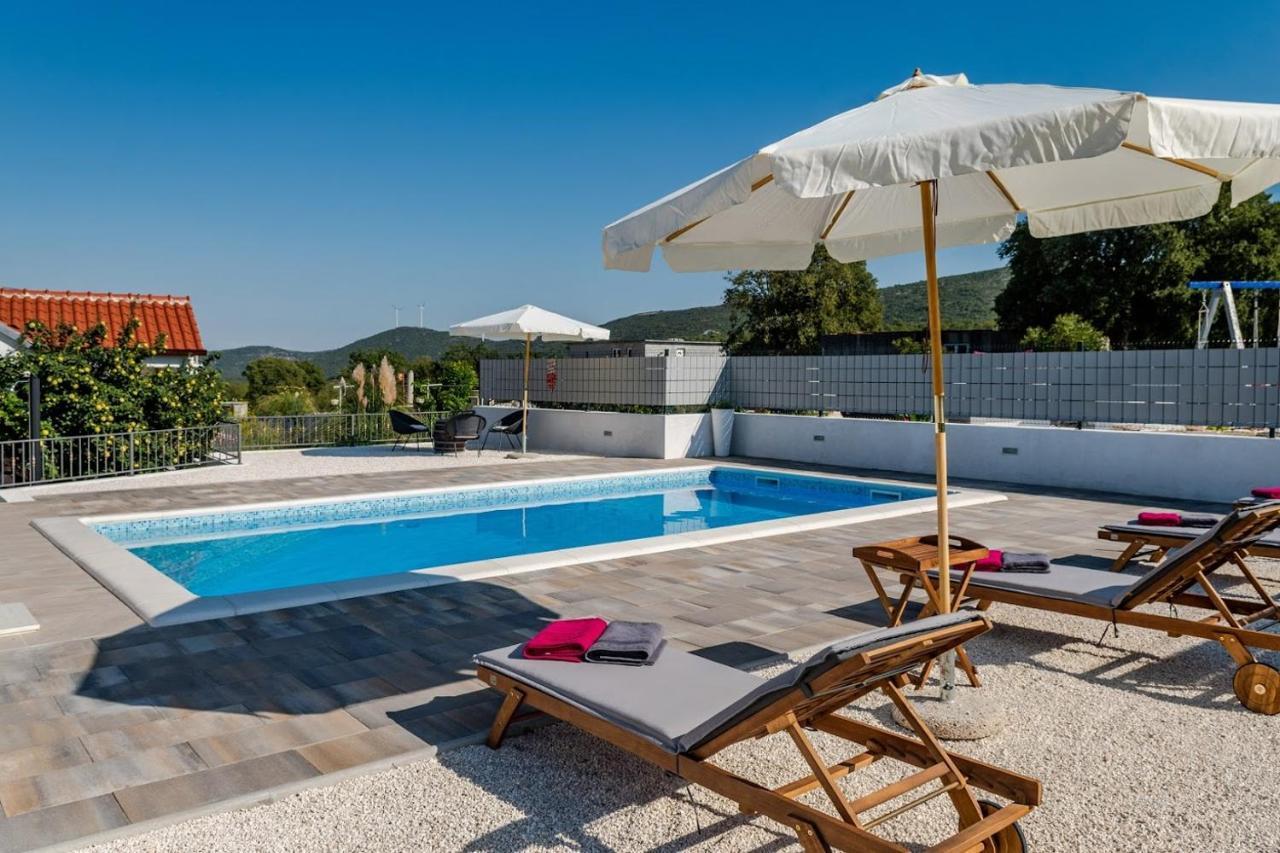 House Camellia With Fenced Pool And Playground Villa Blizna Donja Buitenkant foto