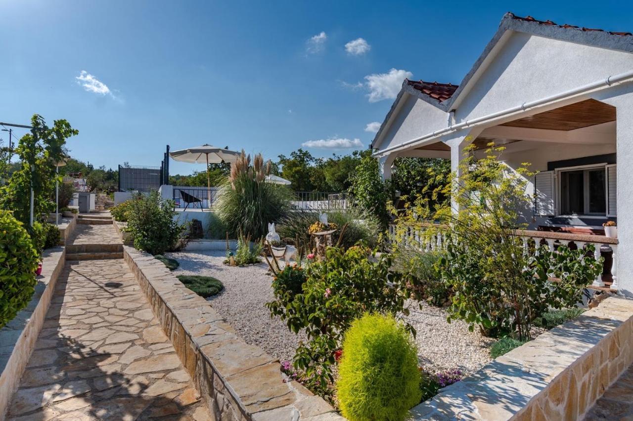 House Camellia With Fenced Pool And Playground Villa Blizna Donja Buitenkant foto