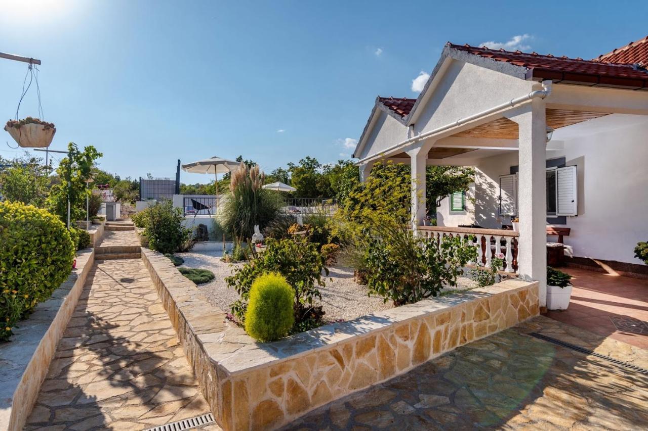 House Camellia With Fenced Pool And Playground Villa Blizna Donja Buitenkant foto