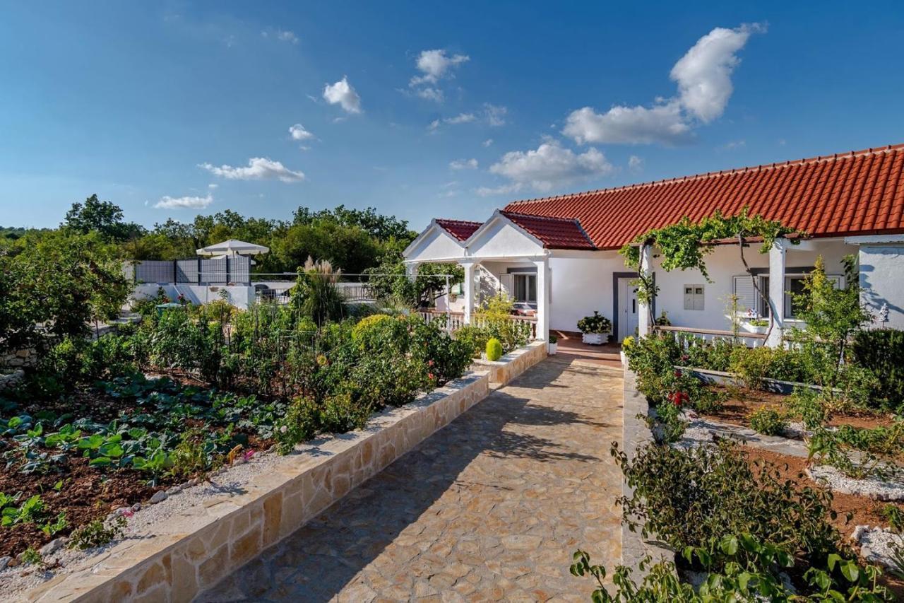 House Camellia With Fenced Pool And Playground Villa Blizna Donja Buitenkant foto