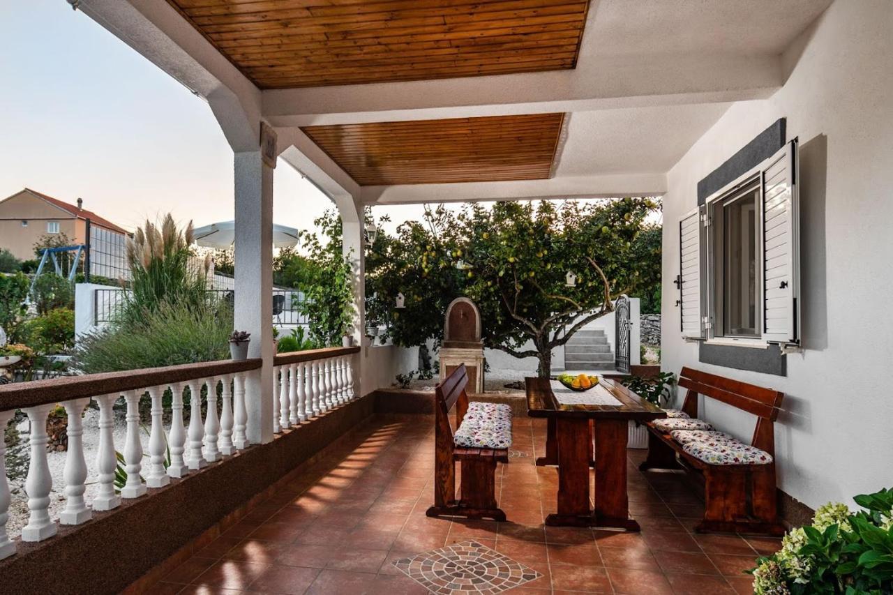 House Camellia With Fenced Pool And Playground Villa Blizna Donja Buitenkant foto